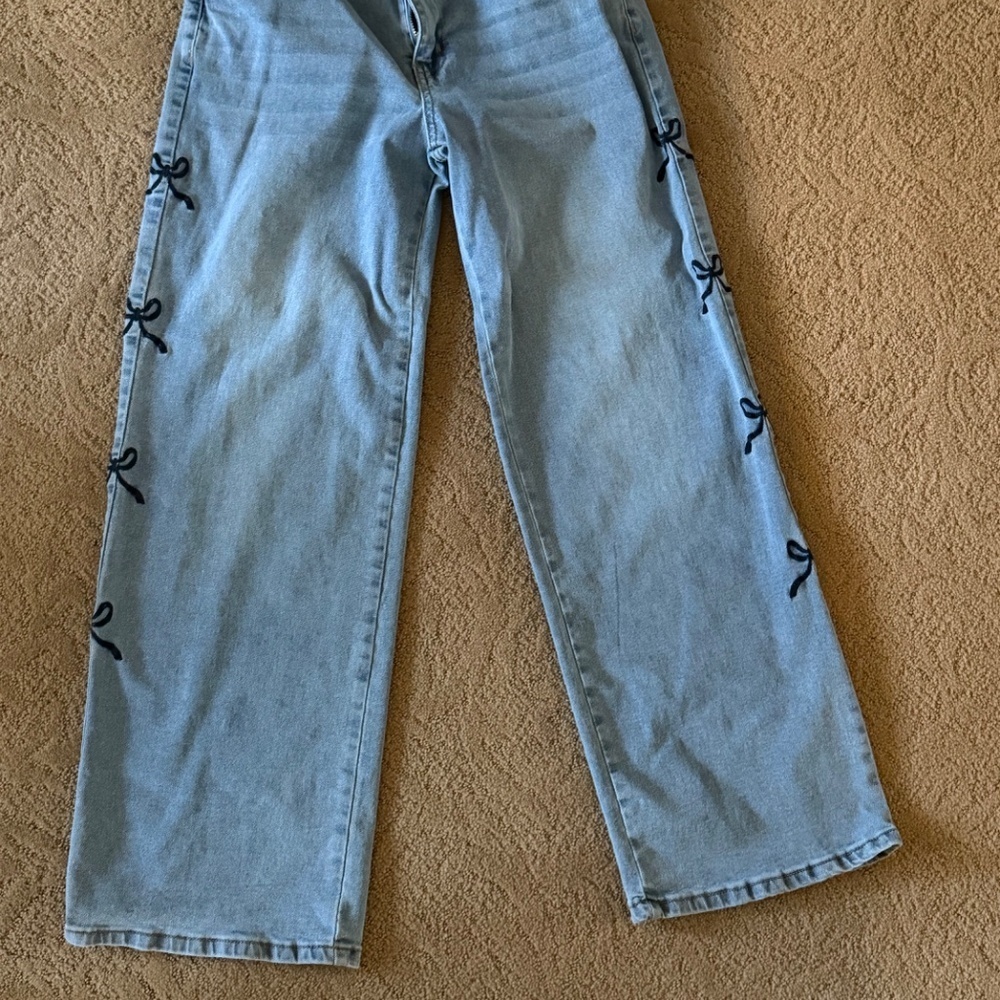 90s fit wide leg bow-embroidered jeans, size 30 - Picture 5 of 13